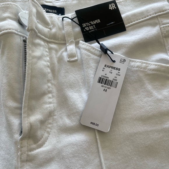 Express skyscraper mid rise, white jeans. - Picture 1 of 7